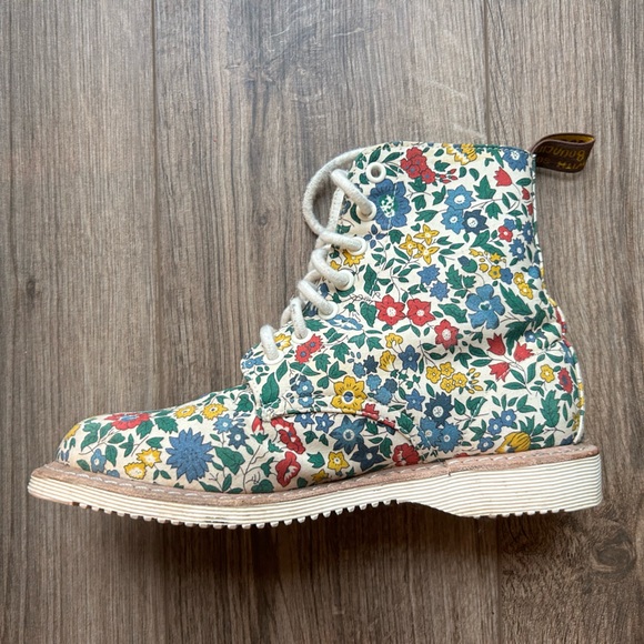 Dr. Martens X Liberty Floral Evan Boots | 6 - Picture 9 of 10